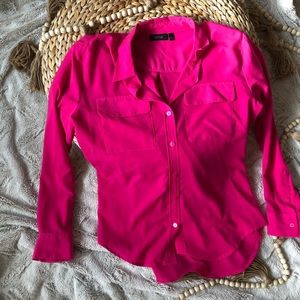 ✨Bundle 10 for $20 🏷 |
🍉Bright Pink Button-up Top
